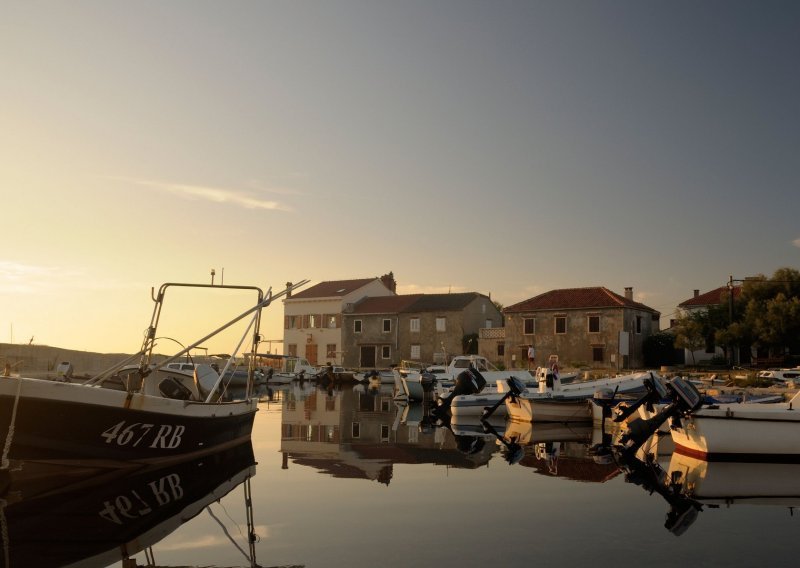 Nazivaju ga vratima Dalmacije: Otok na kojem su automobili zabranjeni