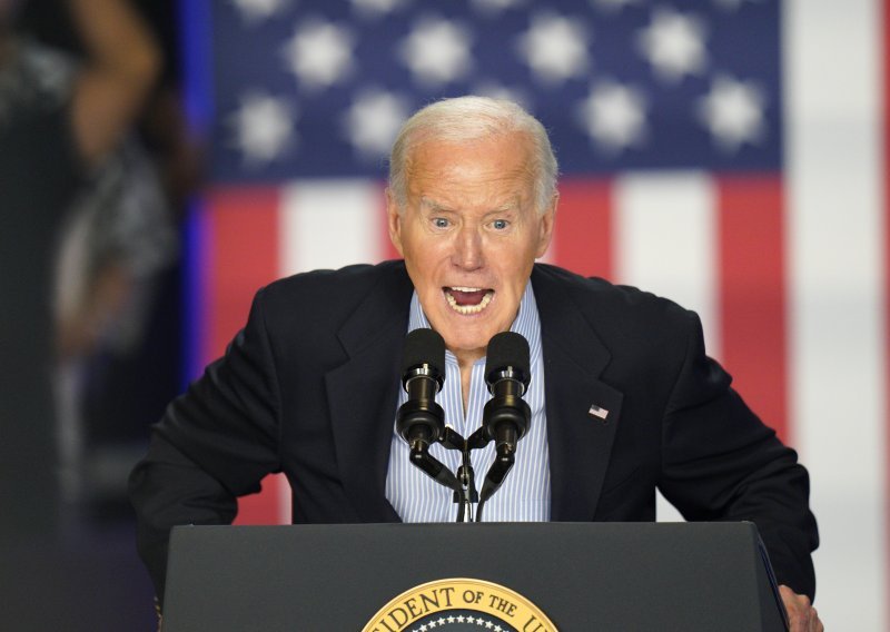 Biden traži zabranu puške kojom je pucano na Trumpa