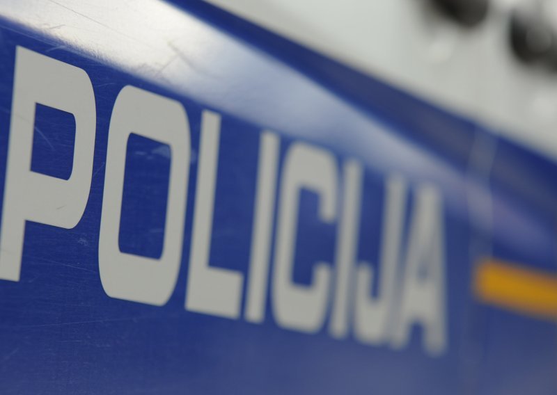 Motociklom namjerno udarili policajca i vukli ga po tlu