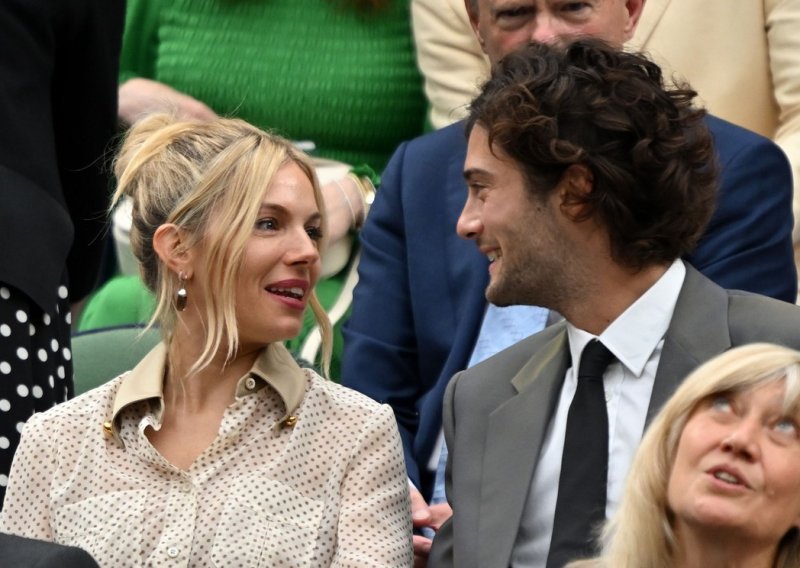 Sienna Miller i Oli Green nikad zaljubljeniji, a s njima sjedi i princeza Beatrice