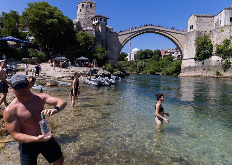 Mostar vrije na 38 stupnjeva, vlasti za ograničenje rada na otvorenom