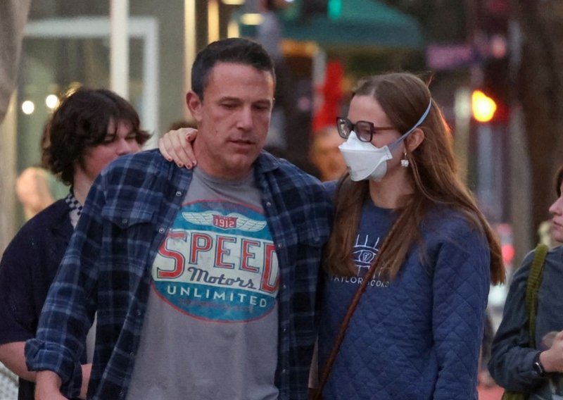 Kći Bena Afflecka progovorila o bolesti zbog koje stalno nosi masku
