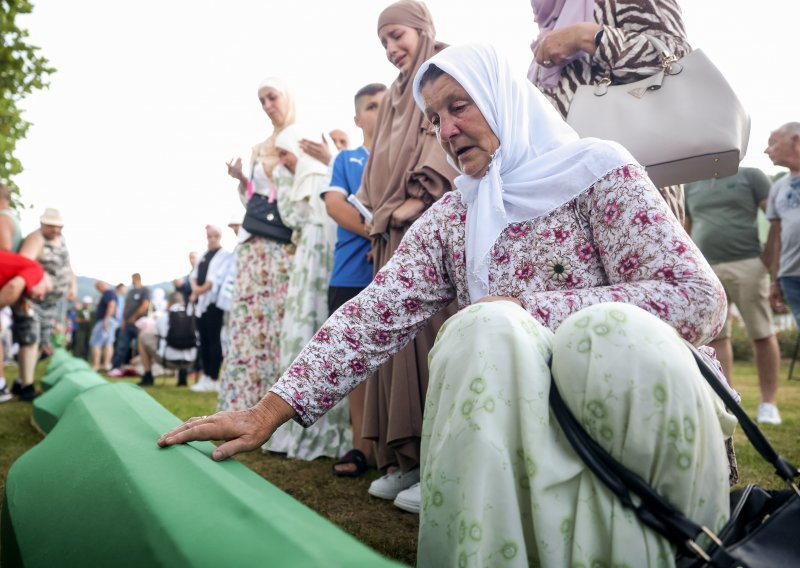 Tisuće ljudi stižu u Srebrenicu, oglasio se i Dodik: 'Iskazujem suosjećanje obiteljima stradalih Bošnjaka'