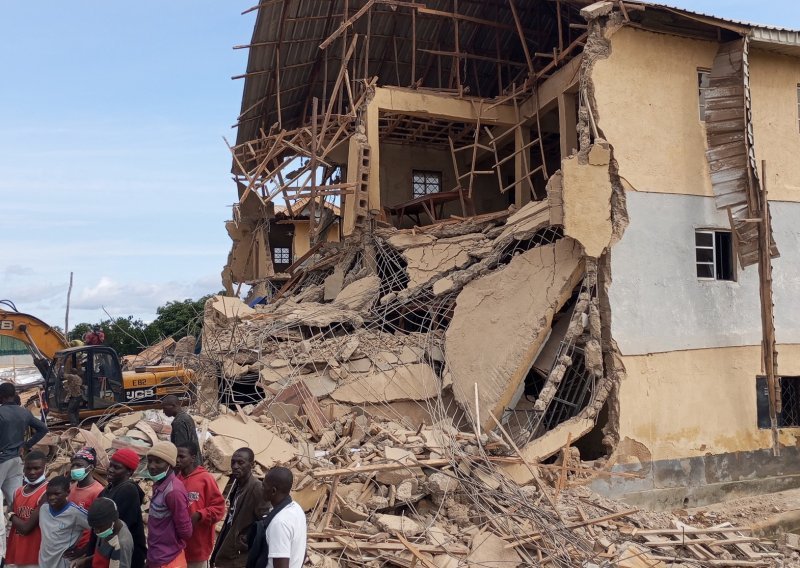 U Nigeriji se usred nastave srušila škola: Najmanje 22 osobe poginule, mahom učenici