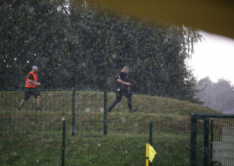 Zbog olujnog nevremena otkazana utakmicu Dinama i Bešiktaša, prizori su nestvarni