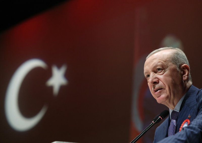 Erdoğan: Turska se bliži završetku ofenziva u Iraku i Siriji