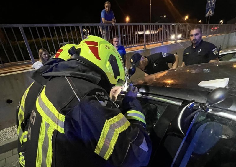 Dijete ostalo zaključano u autu na parkingu trgovačkog centra, intervenirali vatrogasci