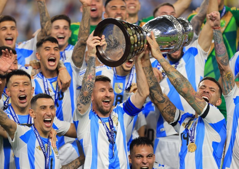 Argentina i Messi osvojili Copu i ispisali povijest, a svi govore o kaosu i kašnjenju