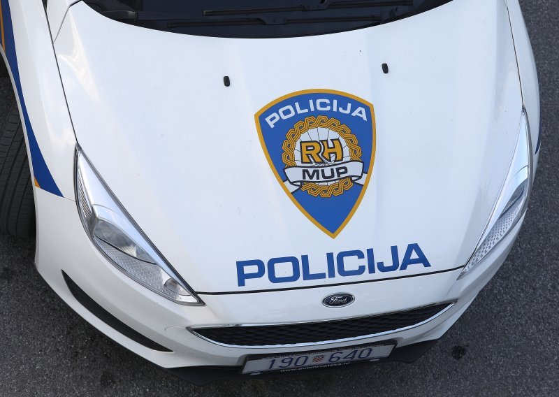 Policija utvrdila kako se zapalio automobil na Dugom otoku koji je vozio vijećnik