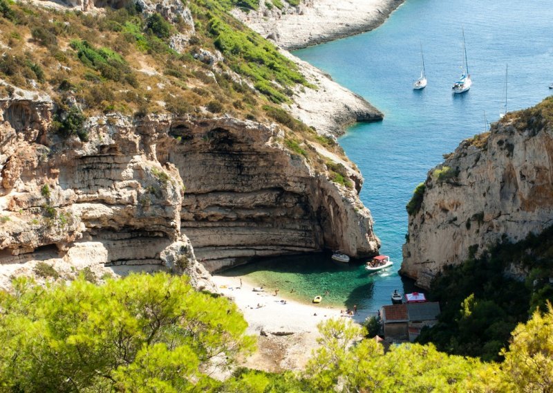 Mediteran kakav nikad nije bio; u moru je više plastike nego ribe