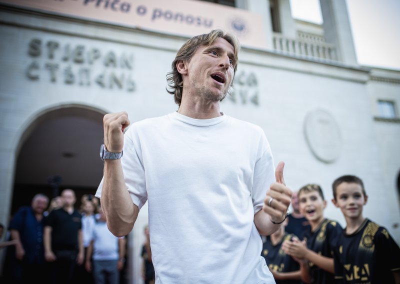 Luka Modrić emotivnim govorom ganuo Mostarce: Vašu potporu osjećam sve do danas