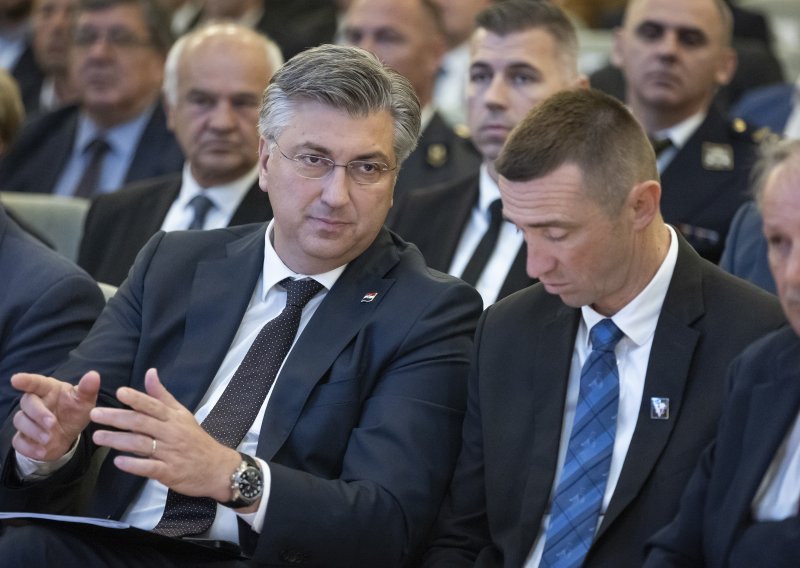 Sjećate li se SDP-ova 'revolving door' zapošljavanja? Penava ga zatražio, Plenković poklopio