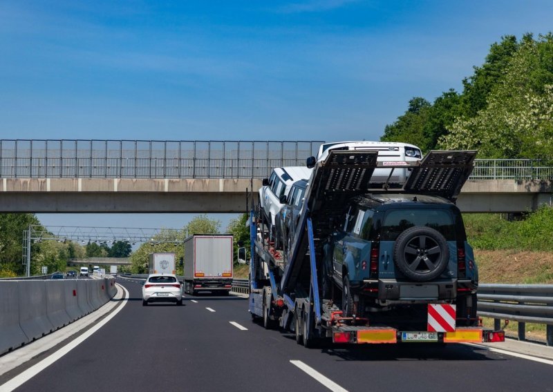 Dječak šokirao policiju, našli ga u zoru kako pješači autocestom: Otkrio im razlog