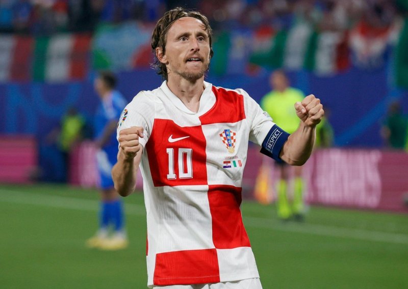 Luka Modrić dobio priznanje koje ima težinu; pogledajte u kakvom se društvu našao!