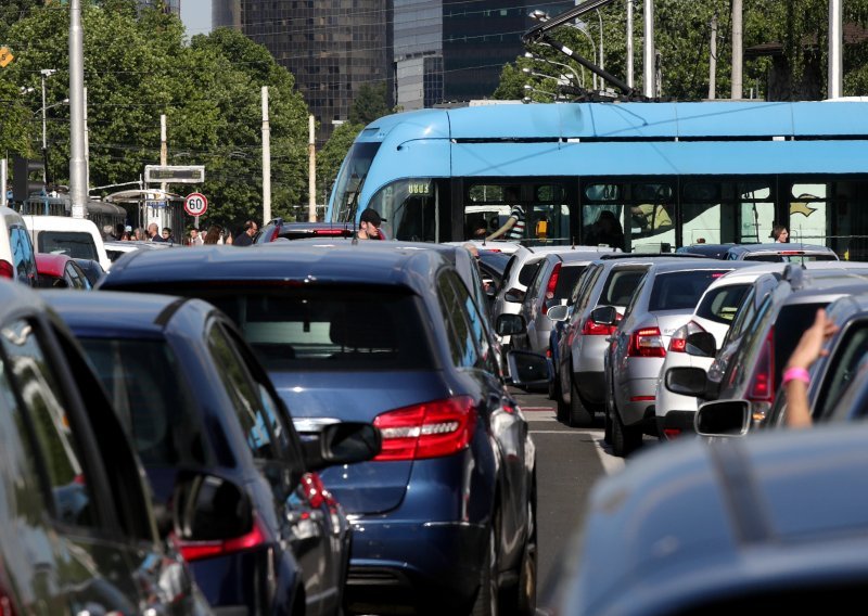 Prometni kaos u srcu Zagreba, semafori na križanju dvije velike ulice zakazali