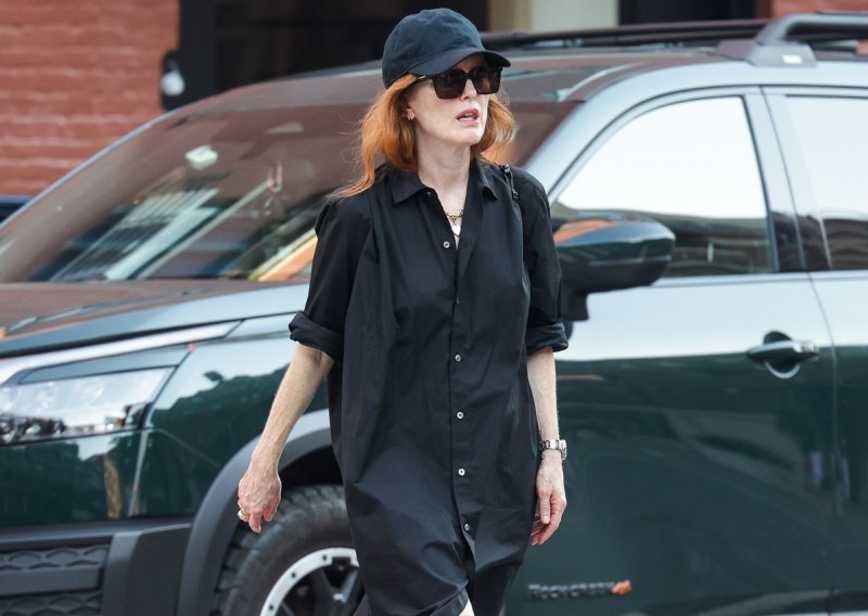 Obožavane natikače i hit haljina: Julianne Moore ima ludo dobru kombinaciju za ljeto