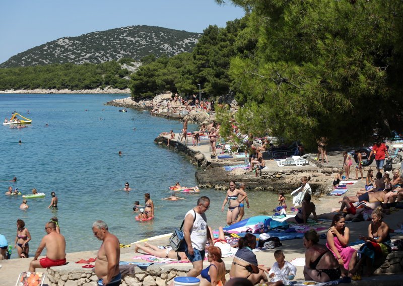 Sunčano i vruće, ali u većem dijelu zemlje meteoalarm zbog mogućeg nevremena