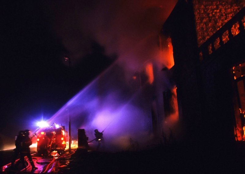 Sedam mrtvih u požaru u zgradi u Nici