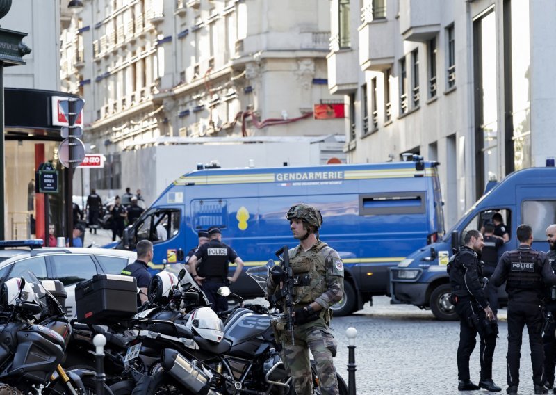 Još jedan napad nožem u centru Pariza, teško ozlijeđen policajac