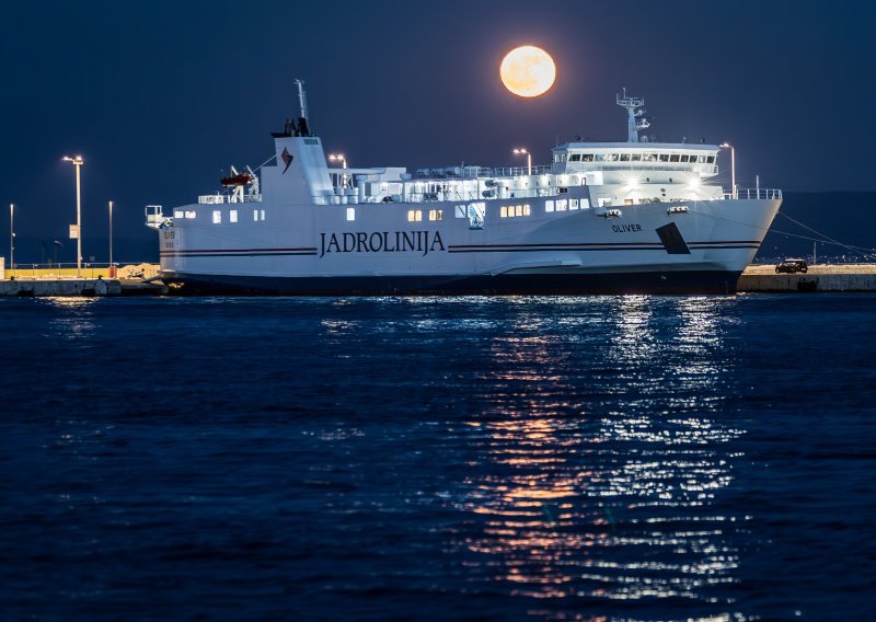 Trajekt Oliver zapeo usred Korčulanskog kanala