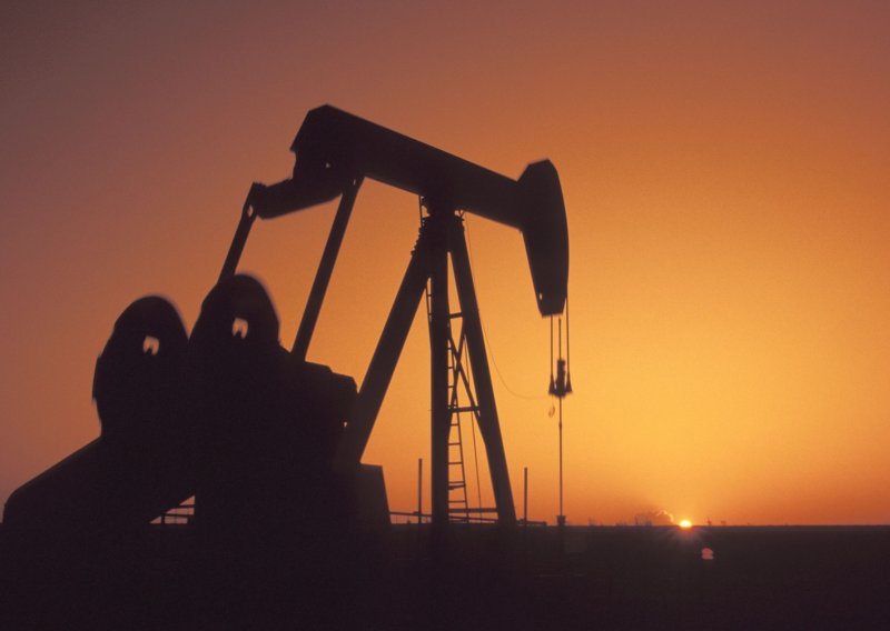 Cijene nafte pale drugi tjedan zaredom, više od 2,5 posto