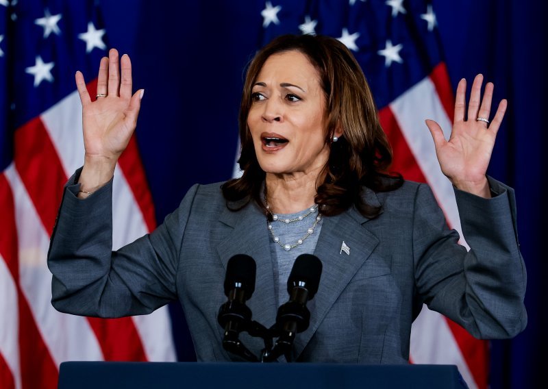 Kamala Harris se obratila ispred Bijele kuće pa dobila podršku Nancy Pelosi