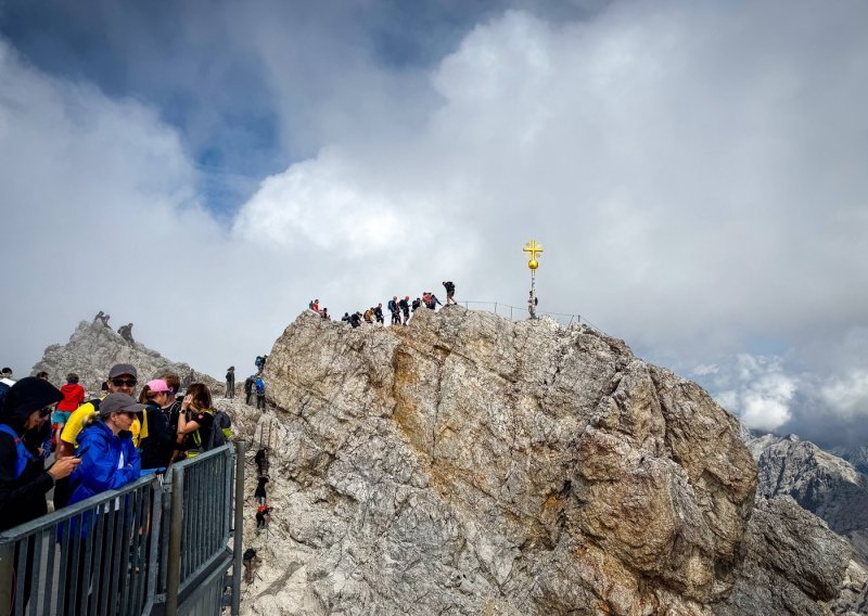 Tragedija na najvišoj njemačkoj planini: Tinejdžera ubio grom dok se spuštao s vrha