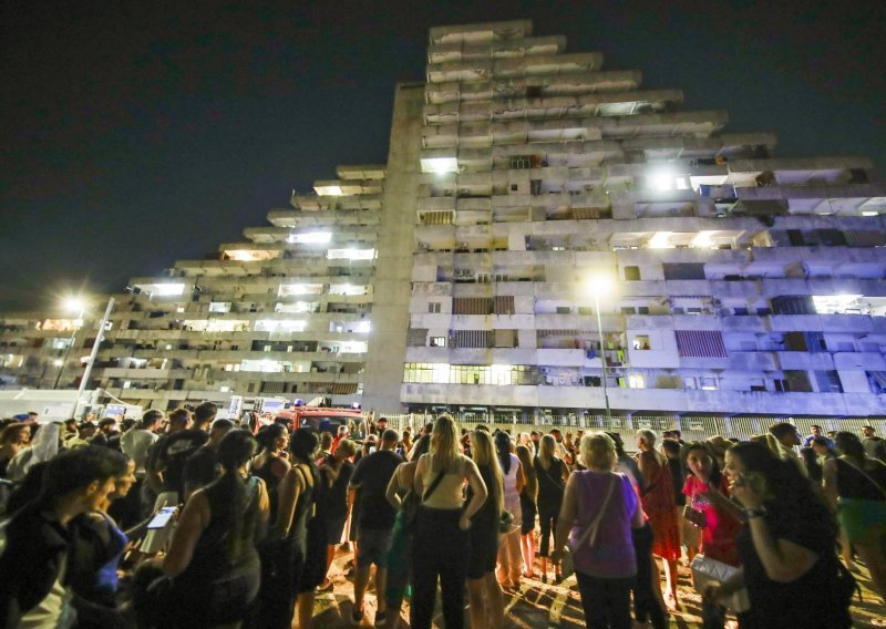 U Napulju se urušio balkon, poginulo dvoje ljudi