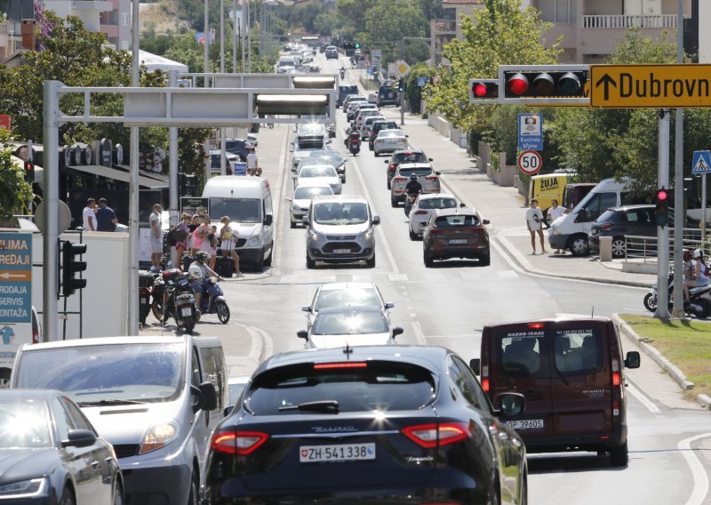 U Makarskoj vas čekaju nove kazne, pripazite na kamere