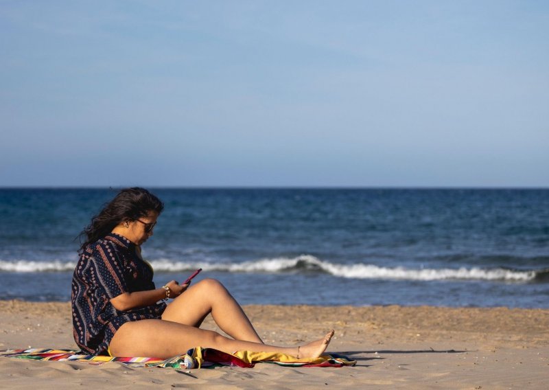 Nosite mobitel na plažu? Pogledajte kako ga zaštititi