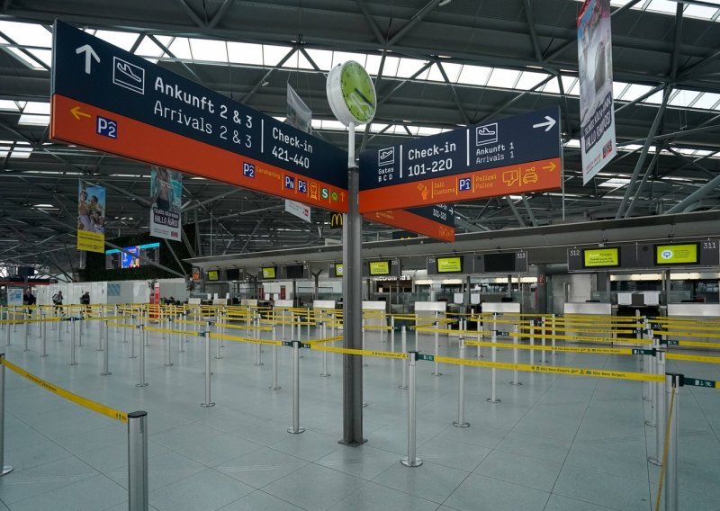 Stao promet u zračnoj luci u Kölnu: Klimatski aktivisti se zalijepili za pistu
