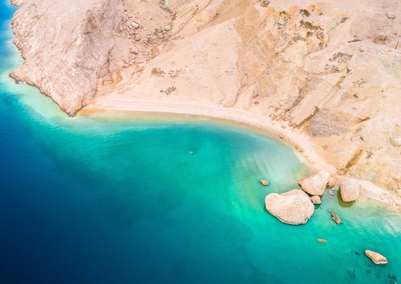 Remek-djelo majke prirode: Plaža do koje stižu samo oni najuporniji, pješice ili brodom