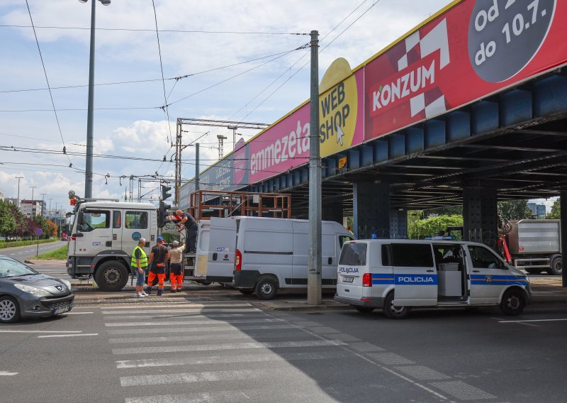 Kamion potrgao žice na križanju Držićeve i Branimirove, tramvaji opet voze normalno