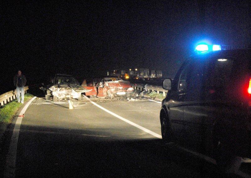 Užas u Vinkovcima: Zabio se autom u betonsku ogradu kako bi ubio ženu!?