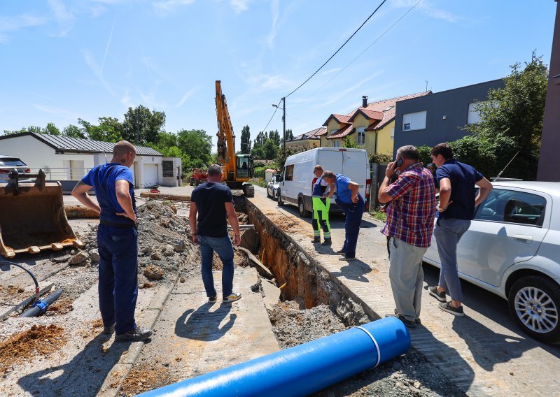 Radnici ostali zatrpani na gradilištu, pukla i plinska cijev