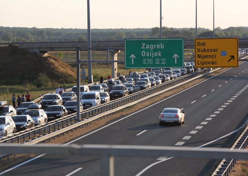 Pakao na granicama: Za izlaz u Srbiju čeka se čak šest sati!