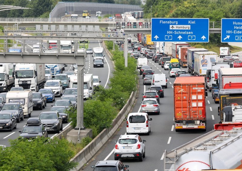Udarni prometni vikend: Zastoji u Njemačkoj premašili duljinu od tisuću kilometara
