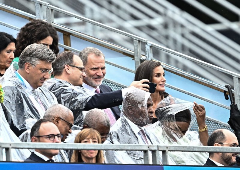 U sendviču između Plenkovića i kraljice Letizije Frka Petešić snimao selfie sa španjolskim kraljem