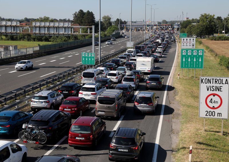 Za vikend na autocestama bilo više od milijun vozila, ogromna naplata cestarine