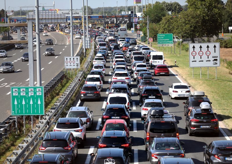 Na cestama je pakao: Najgore je na izlazu u Srbiju, kolona je duga 15 km!