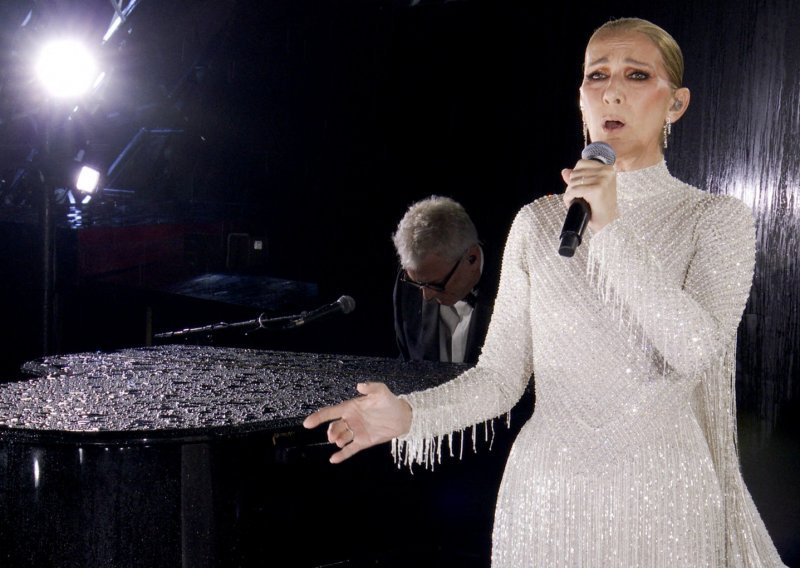 Snažne emocije: Evo što je Celine Dion poručila nakon spektakularnog nastupa u Parizu