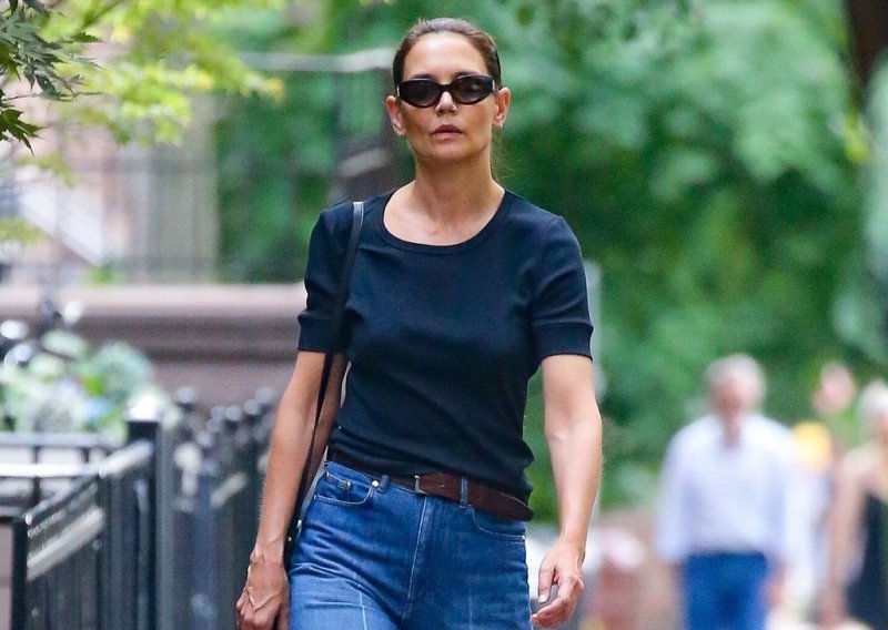 Ovo su hit traperice za jesen: Katie Holmes fura model koji stanjuje struk i noge čini duljima