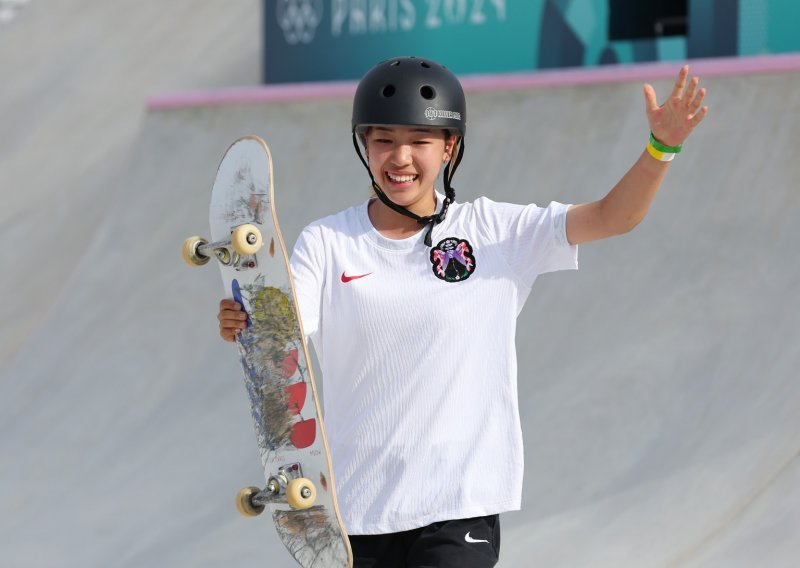 Klinke iz Japana osvojile zlato i srebro u skateboardingu; imaju 14 i 15 godina...