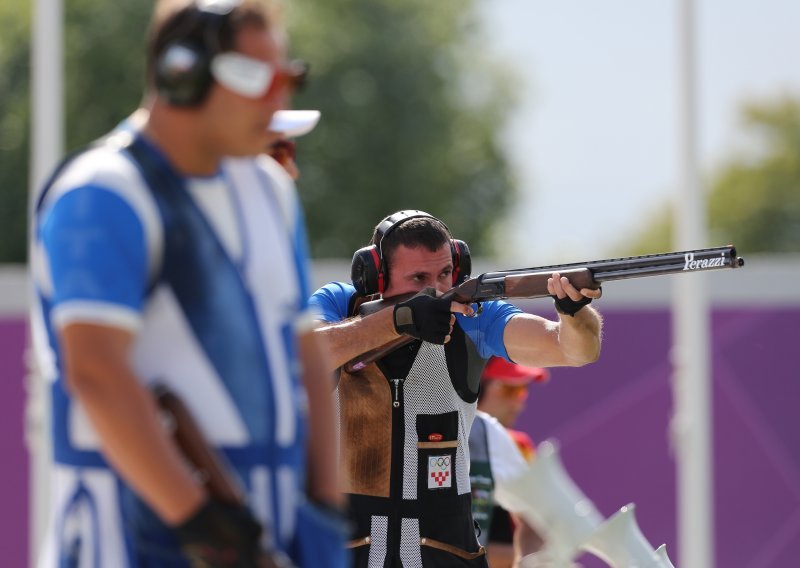 Zlatni Hrvat iz Londona ima problema u prvoj seriji, ali u drugoj je bio sjajan