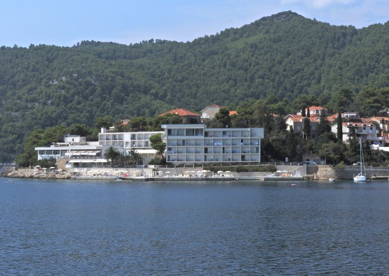 More na plaži hotela Lume u Smokvici onečišćeno fekalijama