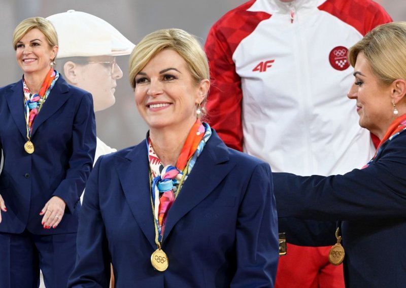 Kolinda zna da ništa ne može podići kombinaciju kao efektna marama oko vrata