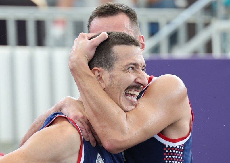 Bacio loptu iz očaja i zabio nemoguće; srpski basketaši slavili u zadnjoj sekundi