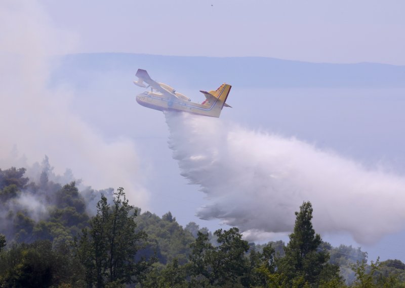 Svi požari pod kontrolom, nastavlja se sanacija požarišta