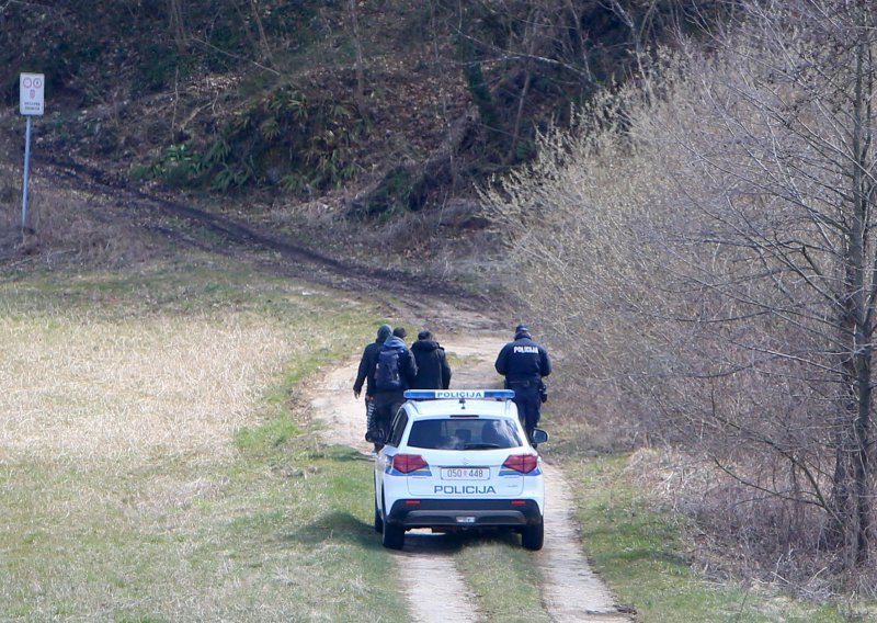 Policija u šumi pronašla mrtvo tijelo i muškarca pokraj njega