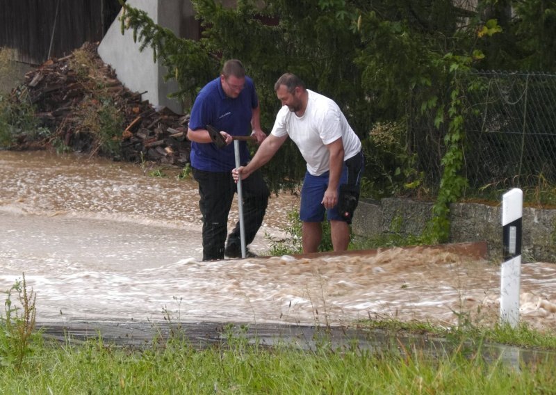 Olujno nevrijeme poharalo Njemačku: Hitne službe pozvane na stotine lokacija